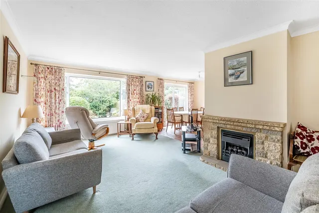 Clinton Road, Leatherhead, KT22, photo 3