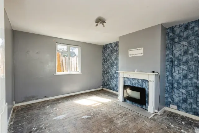 First Avenue, Dursley, GL11, photo 3