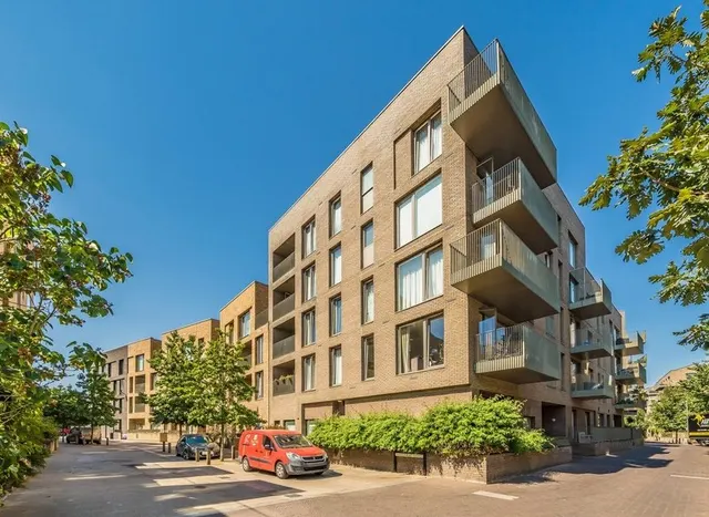 Narrowboat Avenue, Brentford, TW8, photo 1