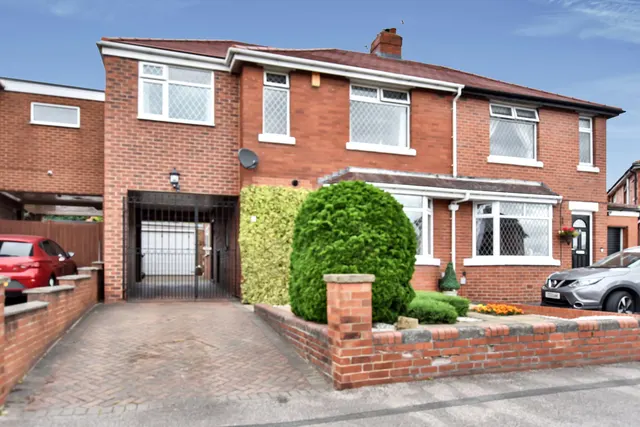 Johns Avenue, LOFTHOUSE, Wakefield WF3 3LU, photo 1