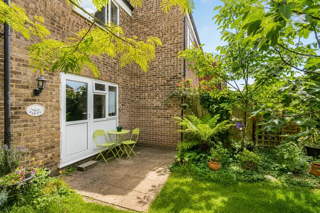 Queens Court Ride, Cobham, KT11, photo 1