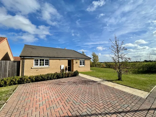 Mayfield Gardens, Peterborough, PE6, photo 1