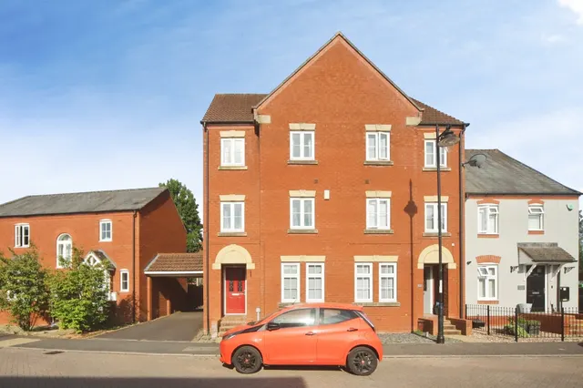 Burge Crescent, Cotford St. Luke, Taunton, photo 1