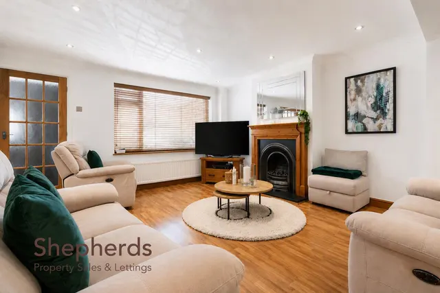 Perrysfield Road, Cheshunt, EN8, photo 3