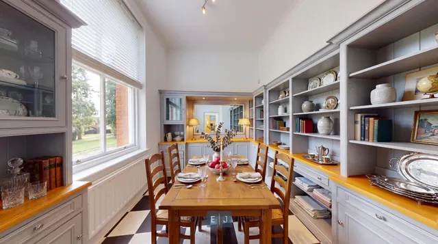 Brandesbury Square, Woodford Green, IG8, photo 3