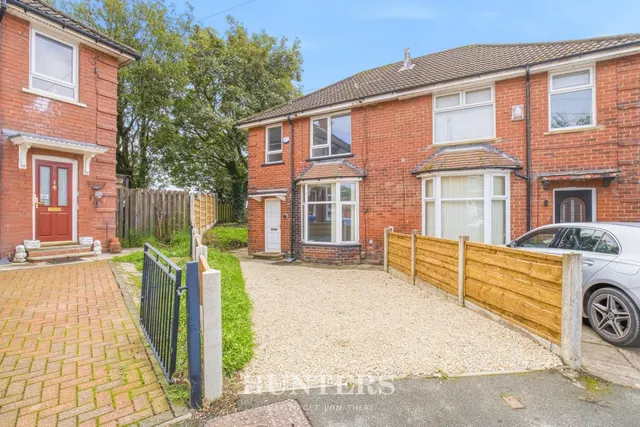 Chatburn Square, Castleton, OL11, photo 1