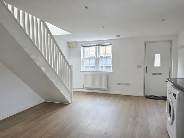 Millers Mews, Glastonbury, BA6, photo 3