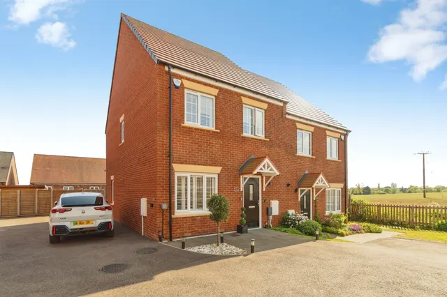 Nightingale Road, Great Barford, Bedford, photo 1