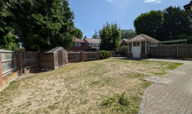 College Road, Epsom, KT17, photo 2