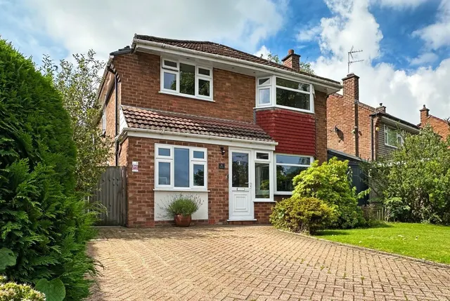 Woburn Drive, Hale, Cheshire WA15 8LZ, photo 1