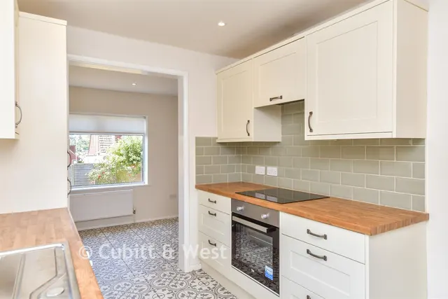 Graham Crescent, Portslade, BN41, photo 2