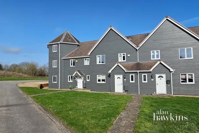 Wiltshire Crescent, Royal Wootton Bassett, SN4, photo 1