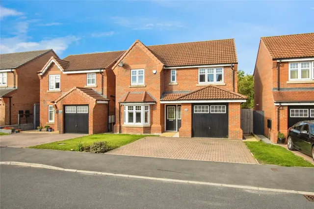 Rosewood Drive, Dewsbury, West Yorkshire, WF12, photo 1