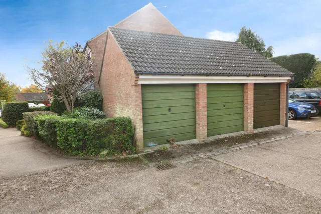 Garage At Old School Close, Codicote, photo 1