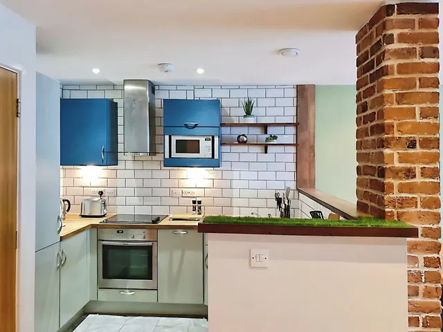Beckhampton Street, Swindon, SN1, photo 2
