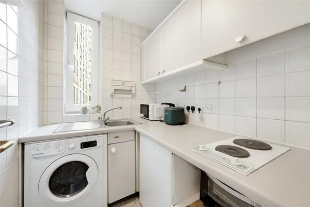 Sloane Avenue, London, SW3, photo 1