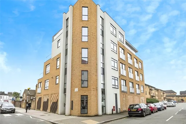 Mantle Road, London, SE4, photo 1