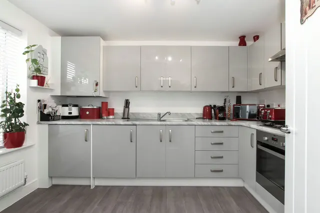 Photo 2 — Haxters End, Berkhamsted, Hertfordshire, HP4 3FJ