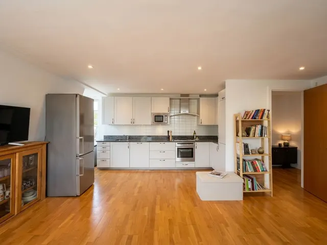 Photo 3 — Calvert Drive, Dartford, DA2 7GB