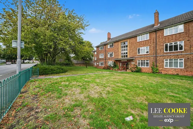 Photo 3 — Queens Court, Off Cannock Road, Fallings Park, Wolverhampton, WV10 0RN