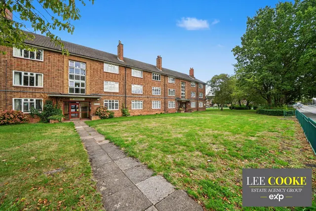 Queens Court, Off Cannock Road, Fallings Park, Wolverhampton, WV10 0RN, photo 1