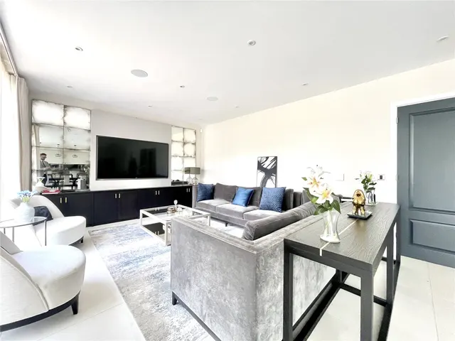 Photo 3 — Arkley Drive, Arkley, Hertfordshire, EN5 3LN