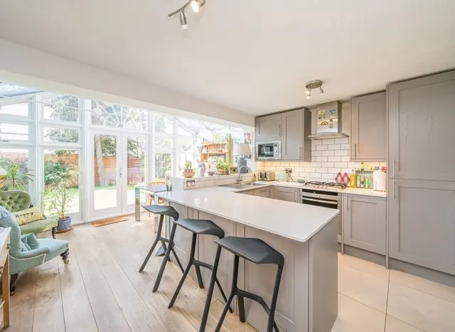 Southfield Gardens, Strawberry Hill, TW1, photo 1