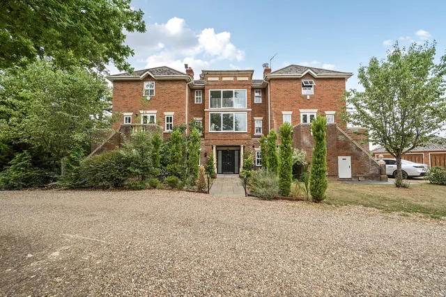 Denham Road, SL0, photo 1