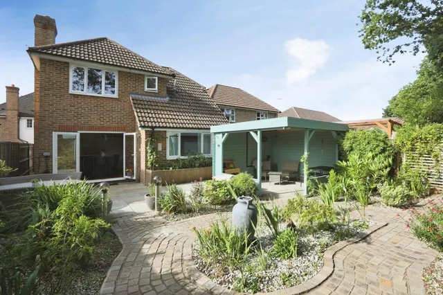 Foxholes, Horsham, RH12, photo 3