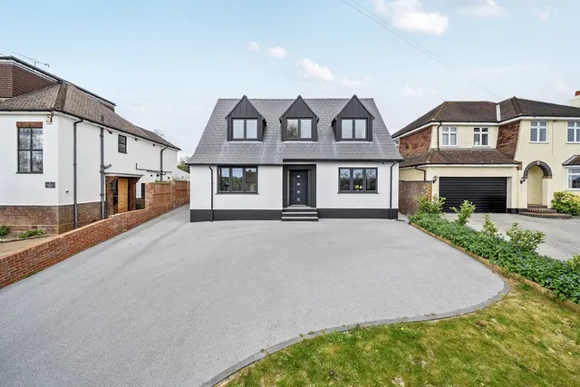 Photo 3 — St. Martins Drive, Dartford, DA4