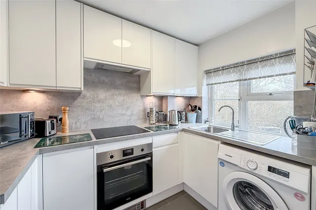 Photo 2 — Taylor Close, St. Albans, Hertfordshire, AL4 9YB