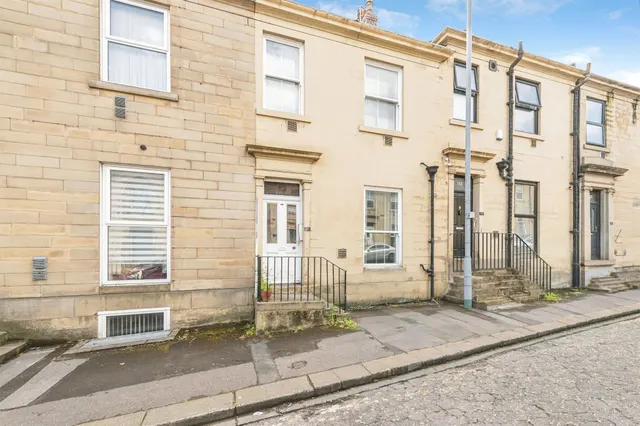 Fitzwilliam Street, Huddersfield, photo 1