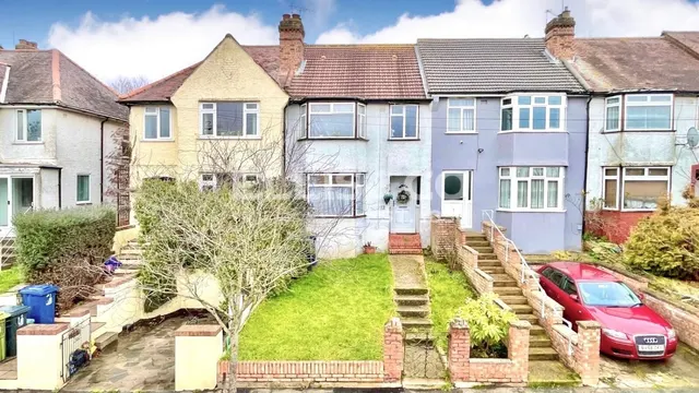 Rosewood Avenue, Greenford, UB6, photo 1