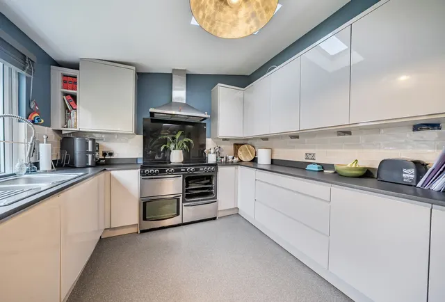 Photo 3 — Osprey Drive, Stonehouse, GL10 2EJ