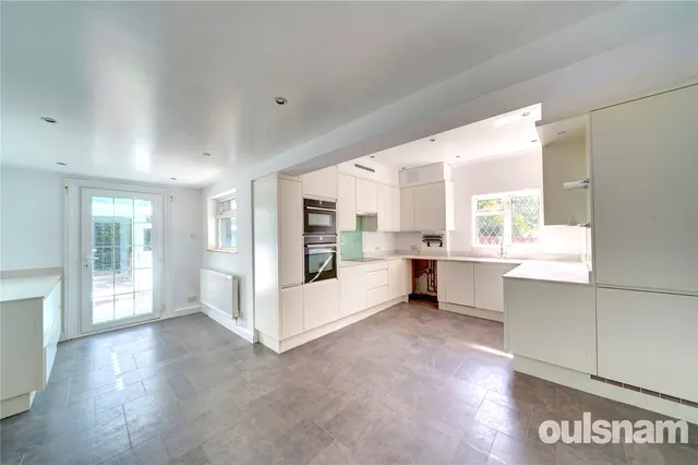 Photo 3 — Worcester Road, Droitwich, Worcestershire, WR9 8AA