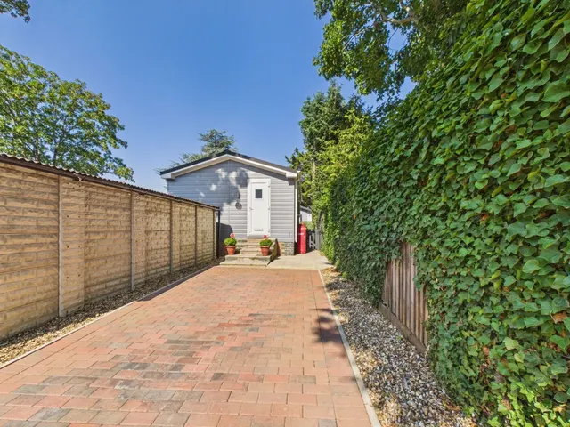 Manor Court, Biggleswade, SG18, photo 1