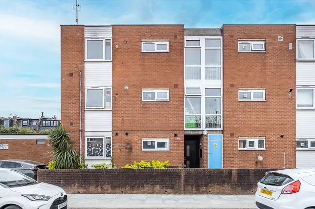 Photo 2 — Waverton Road, London, SW18