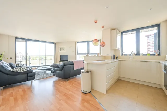 Photo 2 — 49 Ocean Wharf, 60 Westferry Road, London