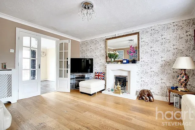 The Lawns, Stevenage, SG2, photo 2