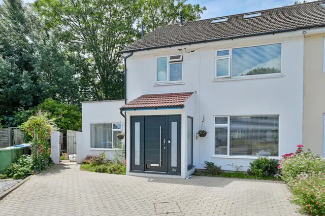 25 Barton Green, New Malden, photo 1