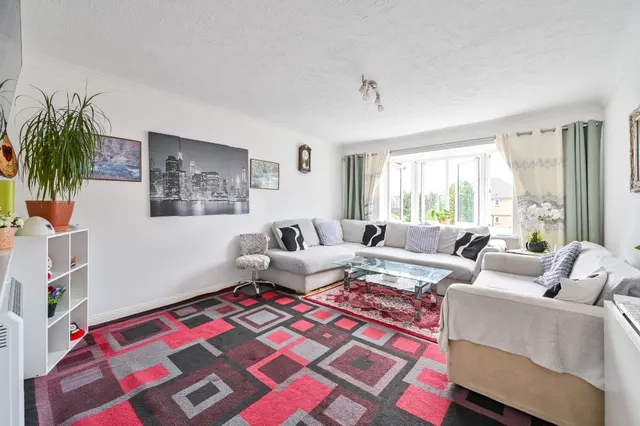 Photo 2 — Flat 116, 12 Rossetti Road, London
