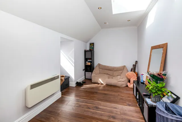 High Street, Uxbridge Fees Apply, UB8, photo 3