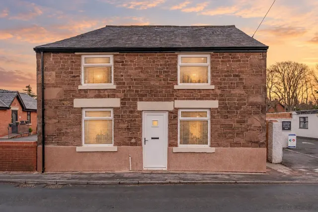 Wigan Road, Euxton, PR7, photo 1