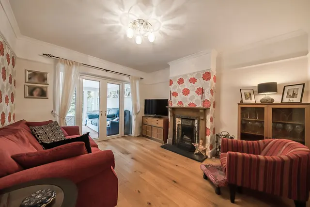 Penton Hook Road, Staines-upon-Thames, photo 3