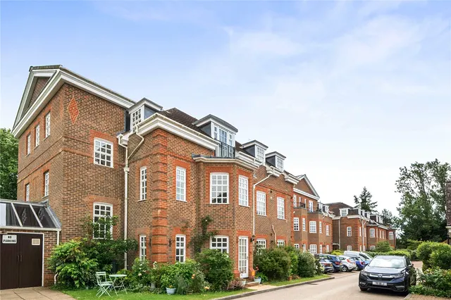 Castle Village, Berkhamsted, photo 1