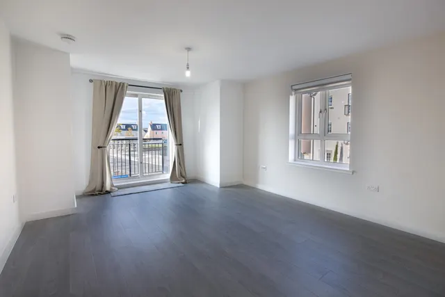 Photo 3 — Laverock Braes Road, Grandhome