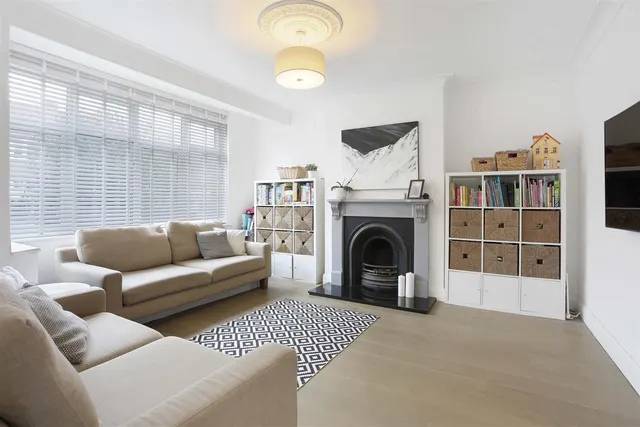 Photo 2 — Elm Way, Worcester Park, KT4 8LT