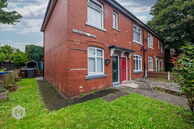 Cornwall Drive, Bury, BL9 9ET, photo 1