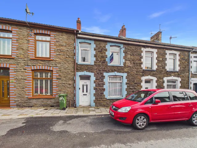 Commercial Street, Caerphilly, CF83, photo 1
