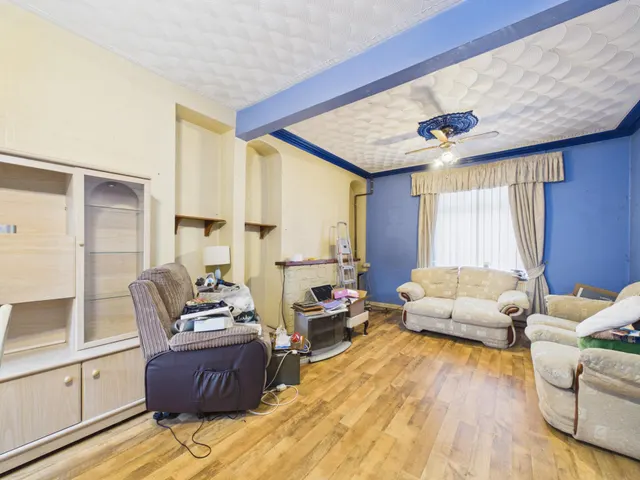 Commercial Street, Caerphilly, CF83, photo 2